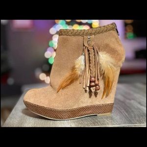 Size 8 Chinese Laundry Milana Suede Booties